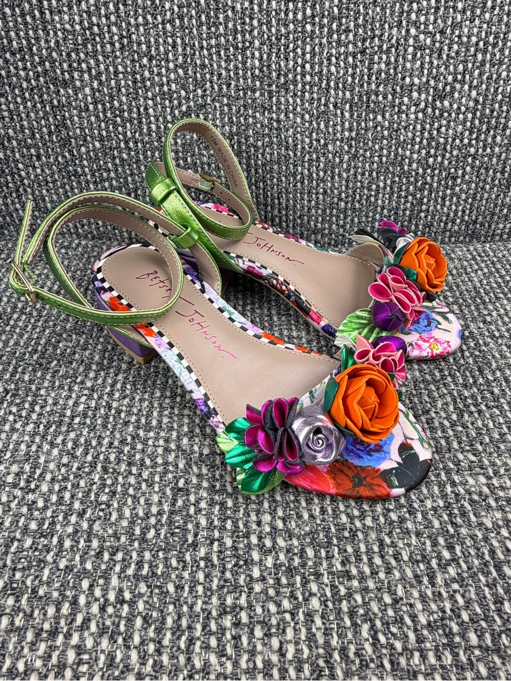 Betsey Johnson Darcy Girls 13 Floral 3D Flower Block Heel Sandals Green Purple